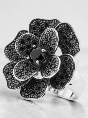 NOT FOR SALE ▪▪︎ Vintage Marcasite Floral Striking Ring ▪︎ Silver ▪︎ Sz 7